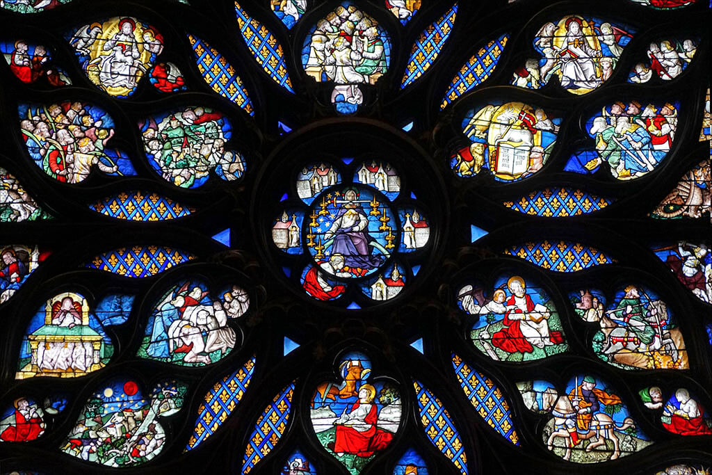 Stained glass windows in Sainte Chapelle Stained glass windows in Sainte Chapelle